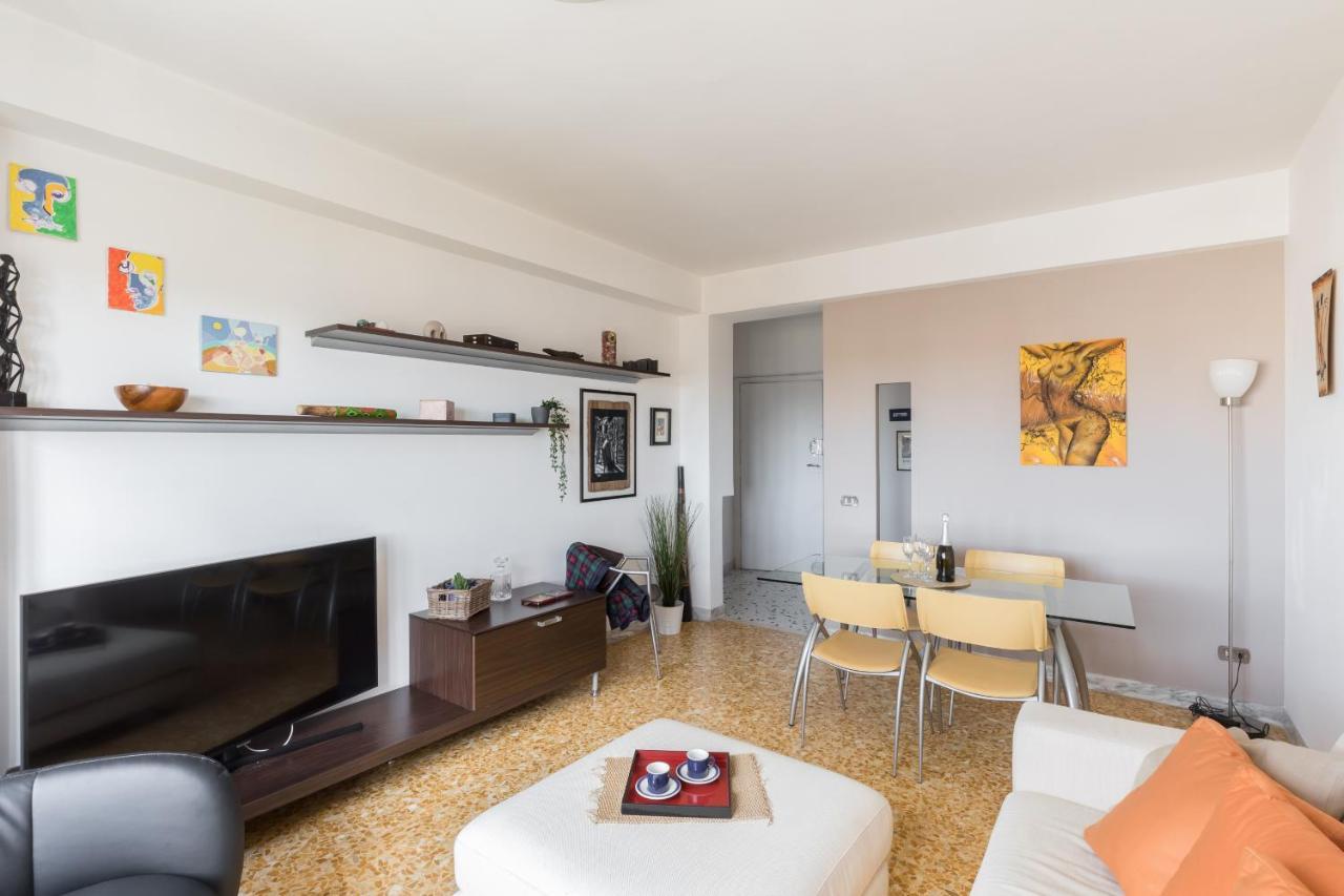 Amoretti Apartment, 6 Persone, 3 Camere, 2 Bagni, Balcone, Wi-fi, Metro B Monti Tiburtini Apartamento Roma