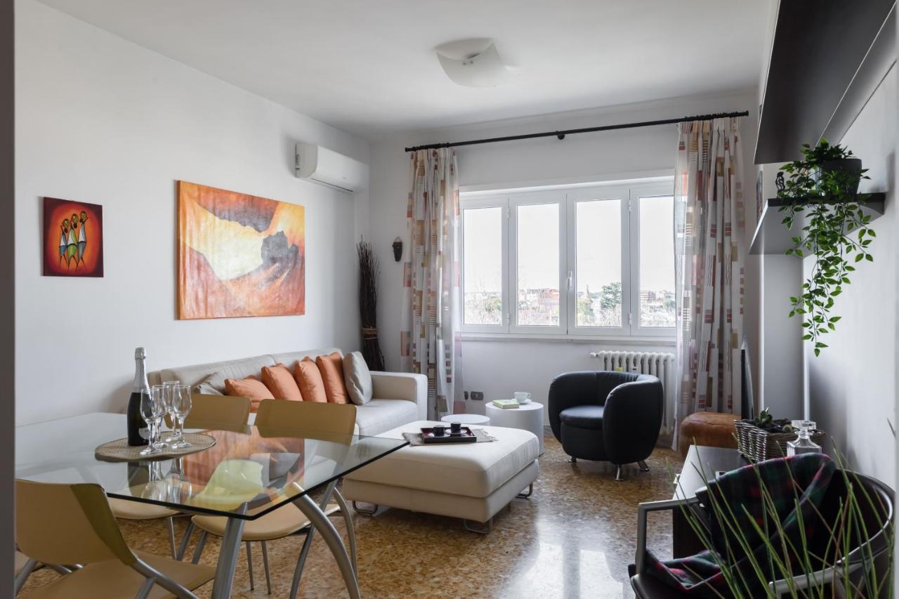 Apartamento Amoretti Apartment, 6 Persone, 3 Camere, 2 Bagni, Balcone, Wi-fi, Metro B Monti Tiburtini Roma