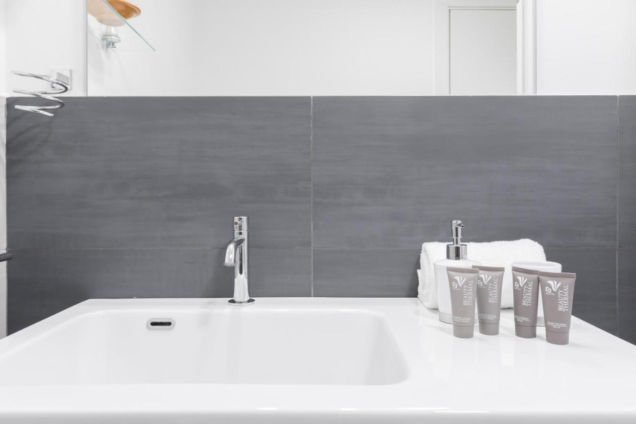 Amoretti Apartment, 6 Persone, 3 Camere, 2 Bagni, Balcone, Wi-fi, Metro B Monti Tiburtini Roma