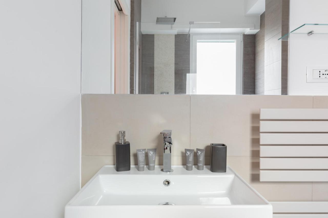 Amoretti Apartment, 6 Persone, 3 Camere, 2 Bagni, Balcone, Wi-fi, Metro B Monti Tiburtini Apartamento *